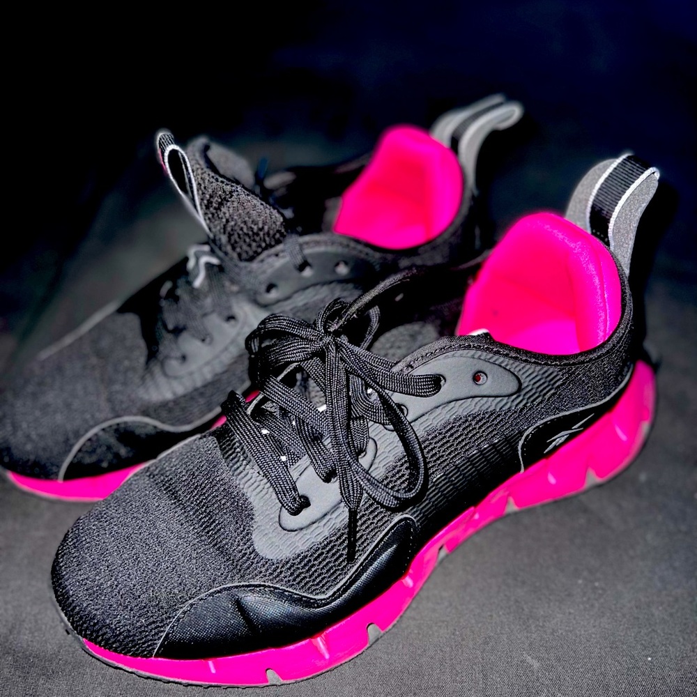 Women 9.5 Reebok Tennis Shoes